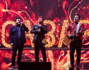 Apresentação de Bruno (à esq.), Leonardo (centro) e Marrone (à dir.) no projeto 'Cabaré'