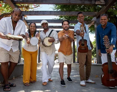 A programação começa às 15h, com a abertura da casa, e o samba está marcado para as 17h30
