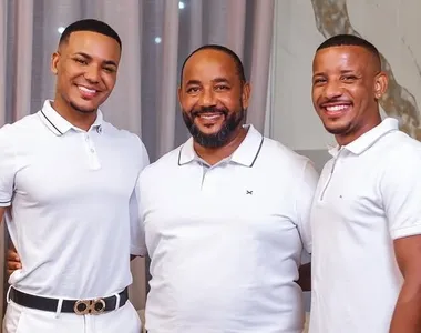 Os irmãos Alesson Lima e Wanderson Lima fazem doações para famílias de Acupe