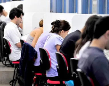 Cursinhos populares devem beneficiar pessoas de baixa renda