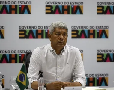 Através da rede social X, antigo Twitter, Jerônimo lamentou a morte da jovem e afirmou que determinou à Secretaria da Segurança Pública (SSP) e à Polícia Civil que intensifiquem as buscas pelo responsável