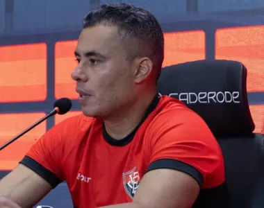 Jair Ventura afirmou que não teve intenção de recuar a equipe