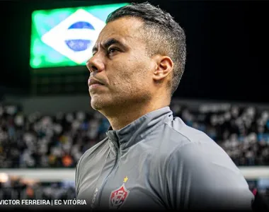 Jair Ventura completa um ano no Vitória