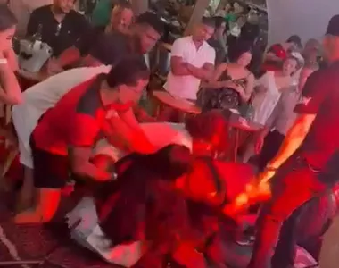 Troca de socos interrompeu o show