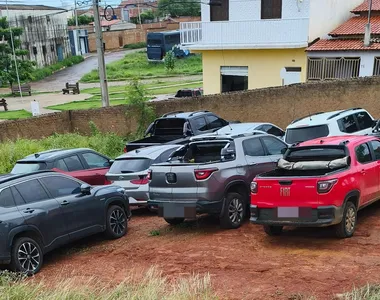 Carros apreendidos na Operação Rodovia Segura