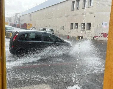 Chuvas atingiram alguns pontos de Salvador nesta segunda-feira (6)