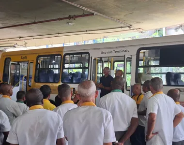 Rodoviários protestam na Estação da Lapa