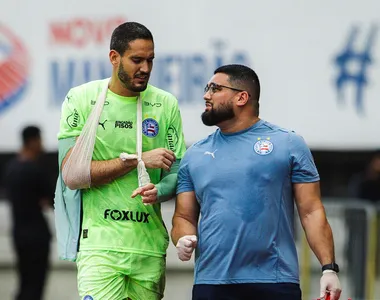 Goleiro foi substituído imediatamente ainda no primeiro tempo