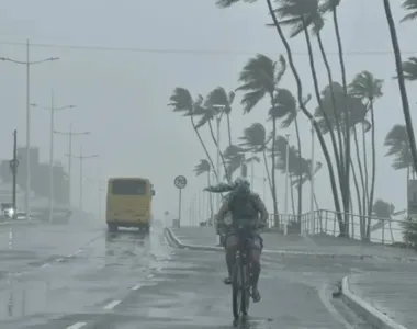 Chuva forte chegou na cidade logo cedo
