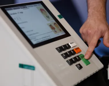 O exercício do voto no dia do pleito atende a essa diretriz