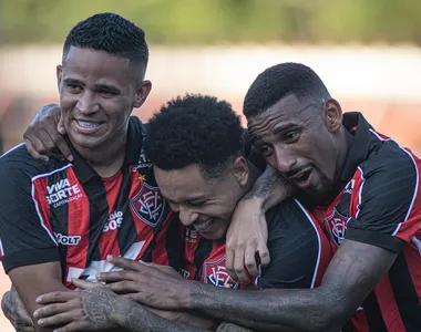 Vitória vence o Galícia no Barradão