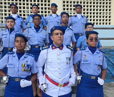 Imagem ilustrativa da imagem Colégio da PM gradua primeiro aluno coronel com autismo da Bahia