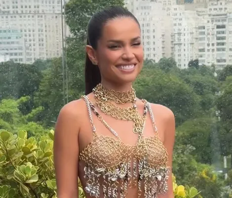 Imagem ilustrativa da imagem Com gritos de “ei, Sarah, vai tomar no **”, fãs constrangem Juliette