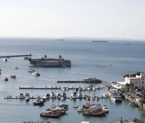 Imagem ilustrativa da imagem Do ferry à pesca: conheça histórias de quem vive das águas de Salvador
