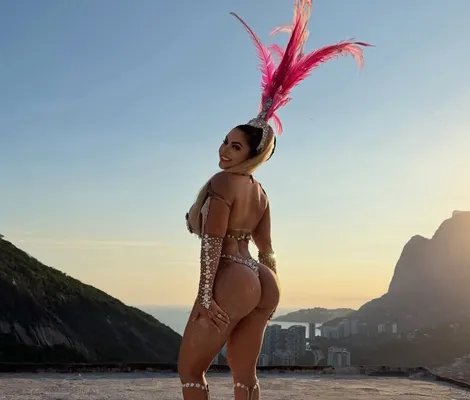 Imagem ilustrativa da imagem Musa do Cerro, blogueira internacional posta fotos ousadas no Brasil