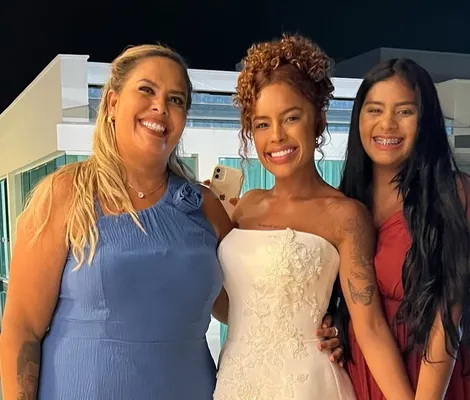 Imagem ilustrativa da imagem Sthe Matos se pronuncia para defender a mãe em briga com a irmã