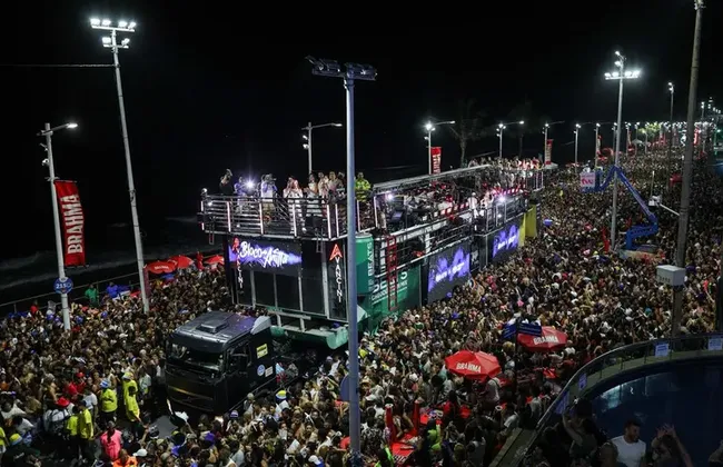 Imagem ilustrativa da imagem Vídeo: homem é preso durante passagem do trio de Bell