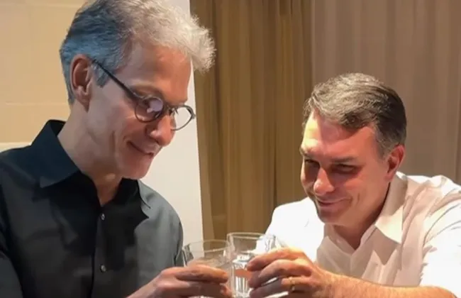 Imagem ilustrativa da imagem Crime? Zema e Flávio Bolsonaro são flagrados em situações proibidas