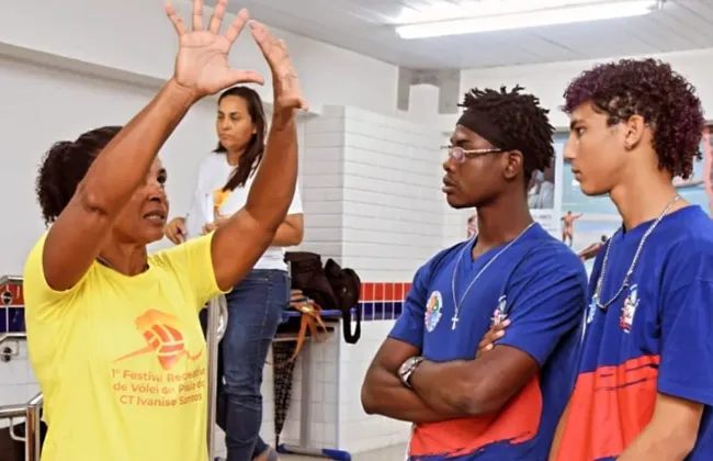 Imagem ilustrativa da imagem Festival gratuito de vôlei agita praia em Salvador neste sábado