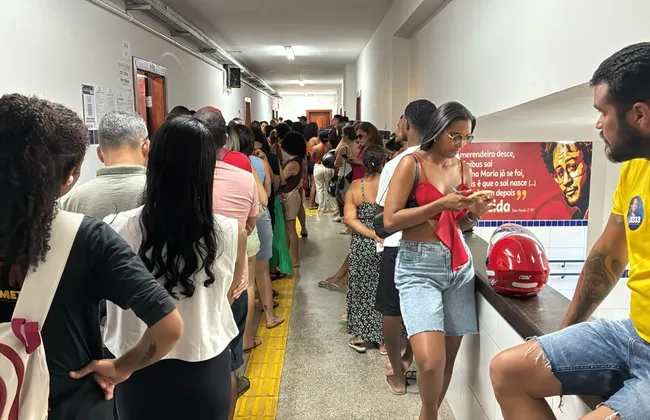 Imagem ilustrativa da imagem Filas e demora dos ônibus marcam votação em Feira de Santana