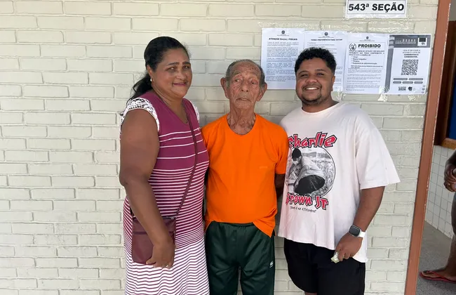 Imagem ilustrativa da imagem Voto vira prova de vida do INSS e leva idosos às urnas na Bahia