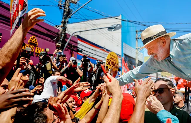 Imagem ilustrativa da imagem Lula e Flávio Bolsonaro: descubra quem ganhou em outros países
