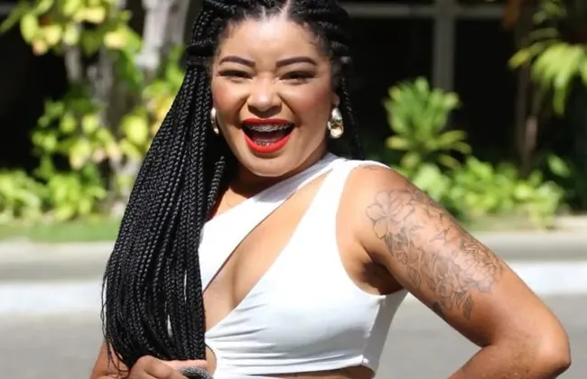 Imagem ilustrativa da imagem Seguidora critica blogueira Carine Santos após não receber ajuda