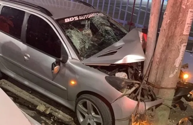 Imagem ilustrativa da imagem Tragédia! Mãe e filho morrem em acidente de carro na Cidade Baixa