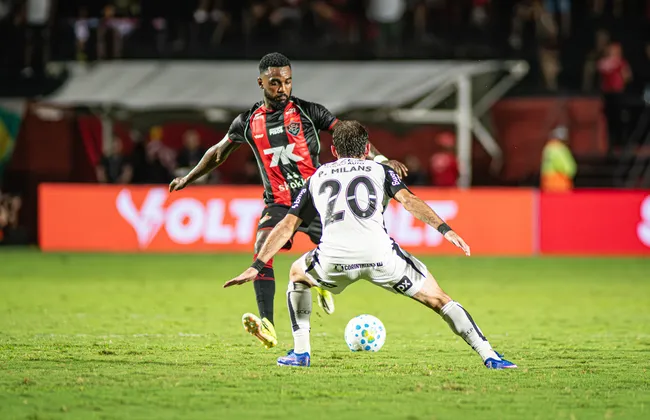 Imagem ilustrativa da imagem Vitória e Corinthians fazem jogo sem graça e empatam no Barradão