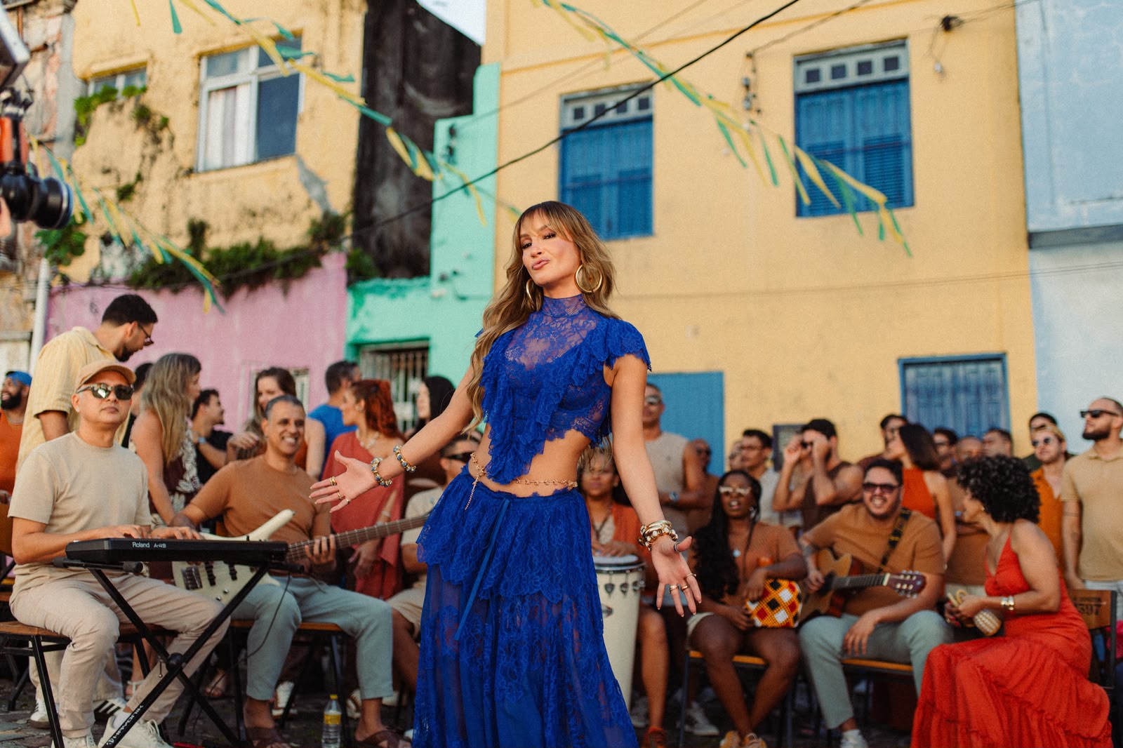 Claudia Leitte contracena com a filha e traz mensagem de perseverança