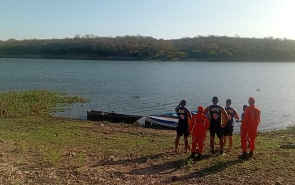 Família se despede de adolescentes vítimas de afogamento na Bahia