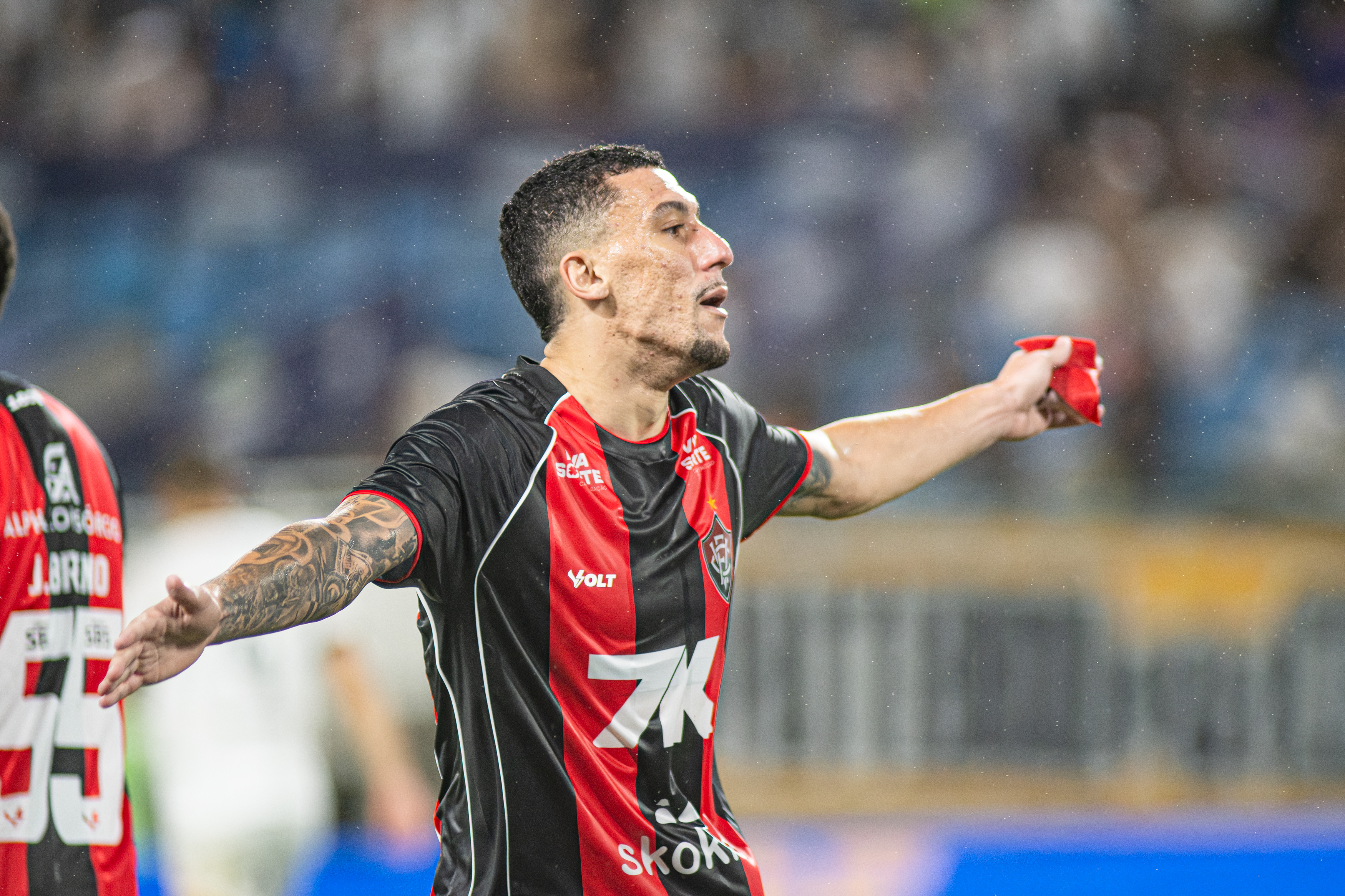 Faz falta? Vitória despenca sem Gabriel Baralhas em campo | Portal Massa