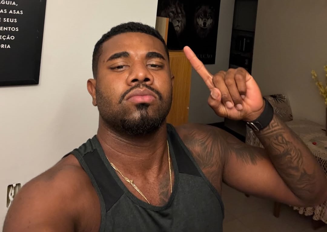 Rei dos Faixas é acusado de trair Preta Rai com filmmaker da banda