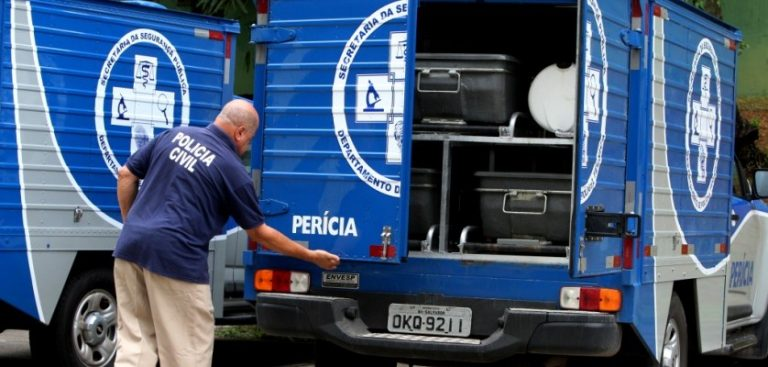 Viatura da PRF e carro de passeio batem na Bahia; saiba detalhes