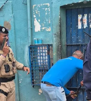 Imagem ilustrativa da imagem Idoso é resgatado sob cárcere de dono de ferro velho em Salvador