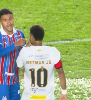Imagem ilustrativa da imagem VÍDEO: Neymar é expulso contra Bahia após polêmica com meia tricolor