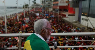 Imagem ilustrativa da imagem Ato pela Democracia reúne multidão e nomes da música em Salvador