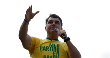 Imagem ilustrativa da imagem Flávio Bolsonaro define data para realizar primeiro comício em Salvador