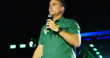 Imagem ilustrativa da imagem Flávio Bolsonaro chega aos Estados Unidos após fuga do Brasil