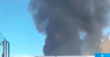 Imagem ilustrativa da imagem Vídeo: fogo destrói ambulâncias do Samu no Pau Miúdo