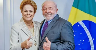 Imagem ilustrativa da imagem Governo Lula fixa indenização a Dilma após reeleição; veja o valor