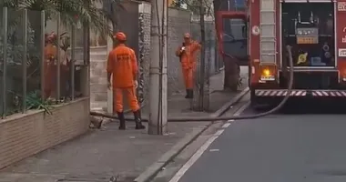 Imagem ilustrativa da imagem Incêndio na Barra: moradores são socorridos e rua é interditada