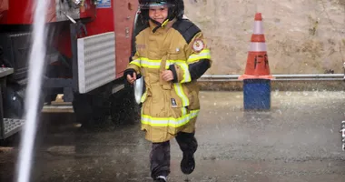 Imagem ilustrativa da imagem MASSA! realiza sonho de criança que queria conhecer o Corpo de Bombeiros