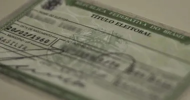 Imagem ilustrativa da imagem Preso pode votar? Entenda discussão no debate entre Flávio e Lula