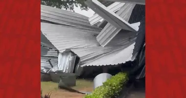 Imagem ilustrativa da imagem Teto de hospital desaba durante temporal na Bahia; veja o vídeo