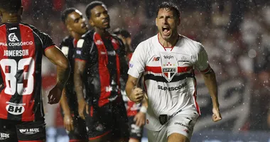 Imagem ilustrativa da imagem Vitória perde para o São Paulo no MorumBIS; veja os gols do jogo