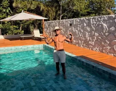 Nas redes sociais, cantores como Bruno Magnata e Márcio Victor deixam escapar alguns detalhes de suas casas