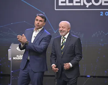 Debate para eleições presidenciais do 2° turno colocou Flávio Bolsonaro (PL) e Lula (PT) frente à frente na Band
