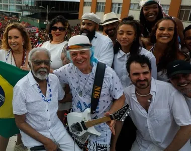 Famosos fizeram uma grande festa na Barra neste domingo (18)