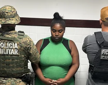 Eunice Jesus dos Santos foi presa com materiais ilícitos em Feira de Santana